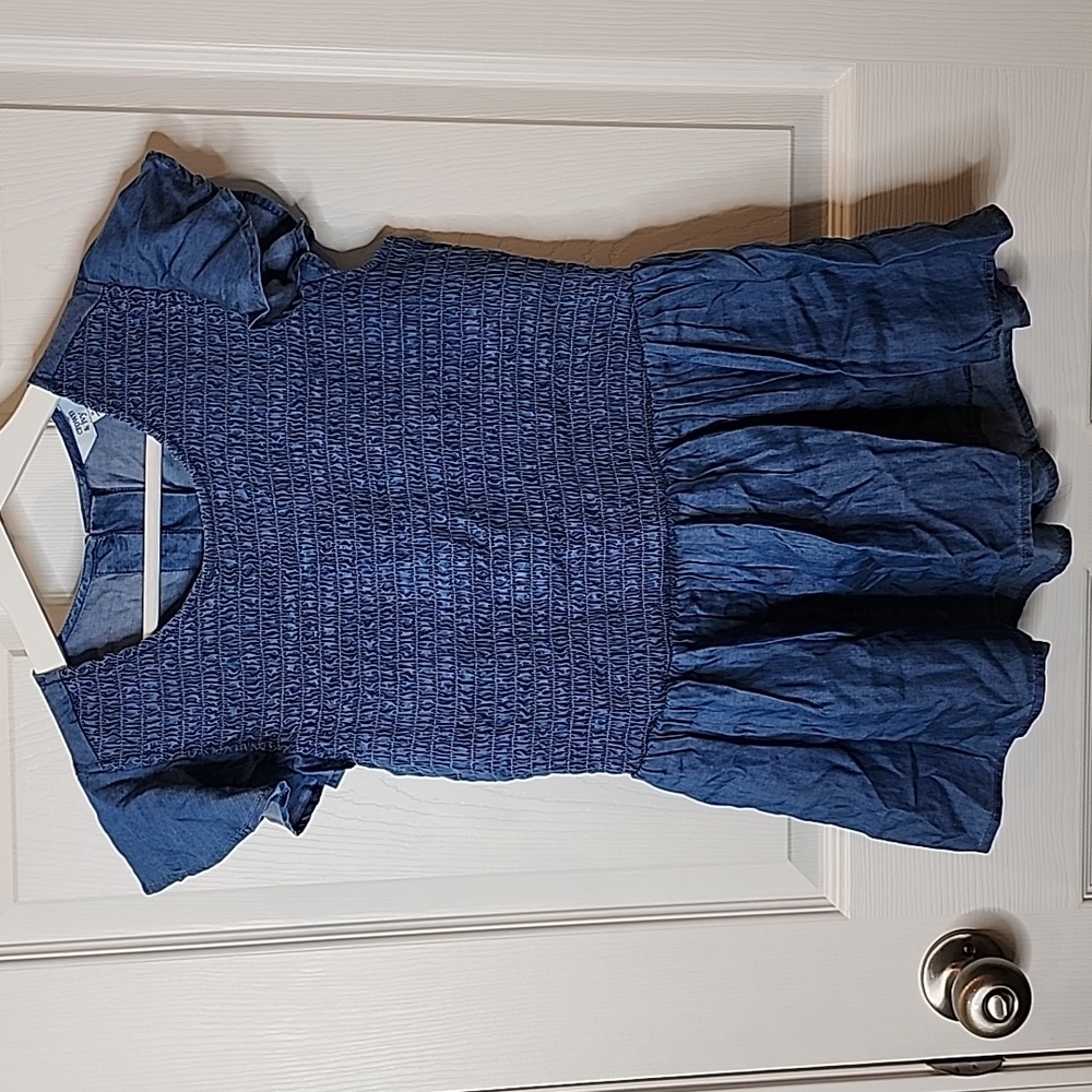 NWT Crown & Ivy Medium Wash Smocked Top With Flutter Sleeves, Size Small